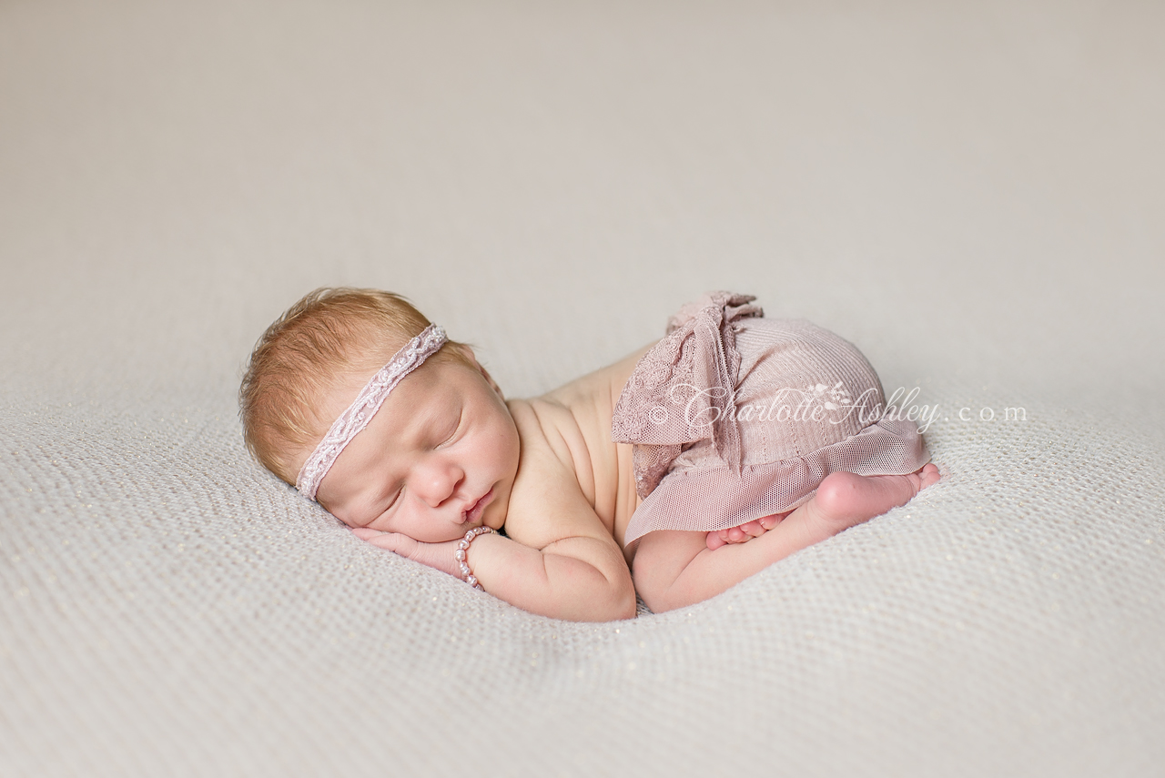 Newborn photography | Copyright Charlotte Ashley Photography